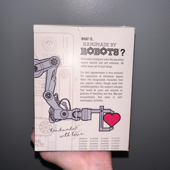 🆕 Minnie Mouse Made by Robots Figure - Picture 4 of 5